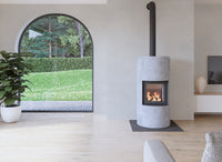 Altech Max Massiv RB in moderne woonkamer met brandend vuur