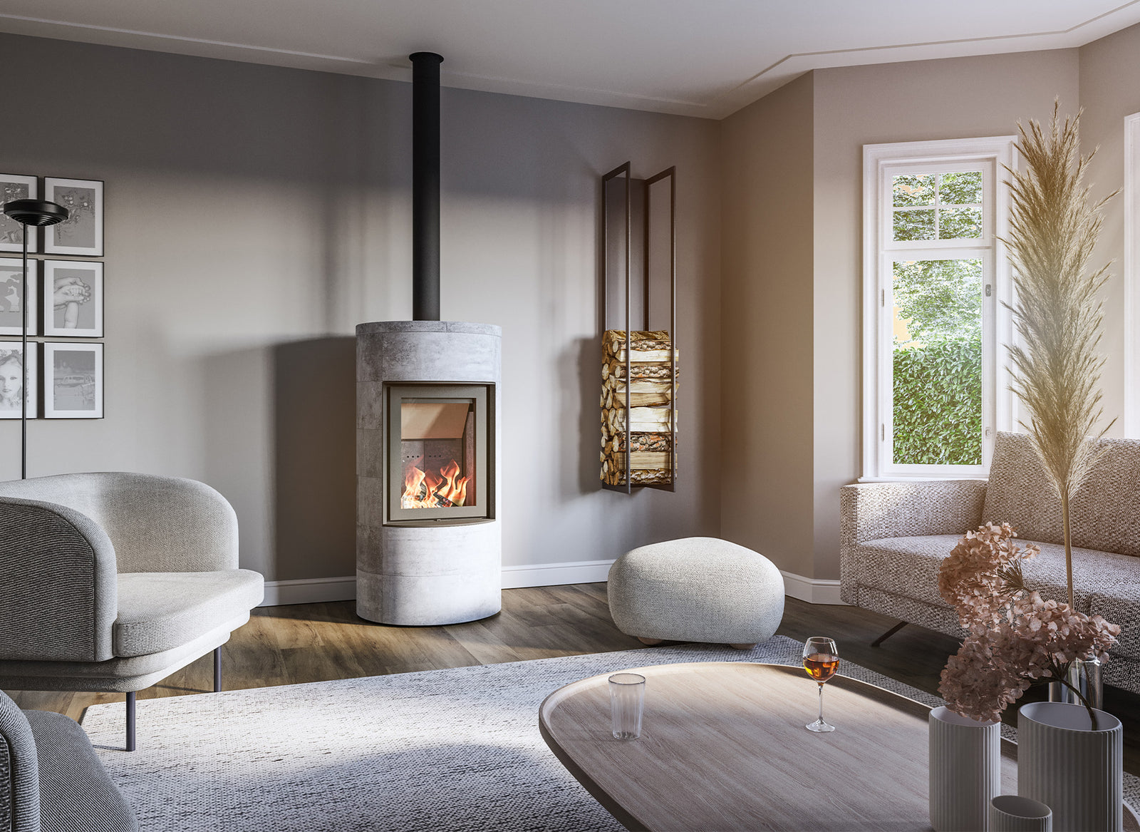 Altech Max Massiv RH houtkachel in moderne woonkamer met brandend vuur