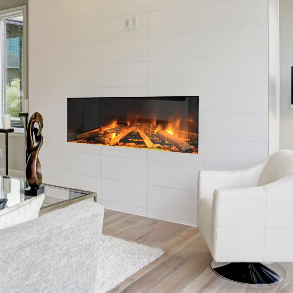 Element4 100 E Modore in moderne woonkamer met ingebouwde haard en vlammen