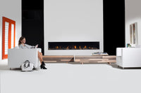 Element4 Modore 240 ingebouwd in moderne woonkamer met brandend vuur