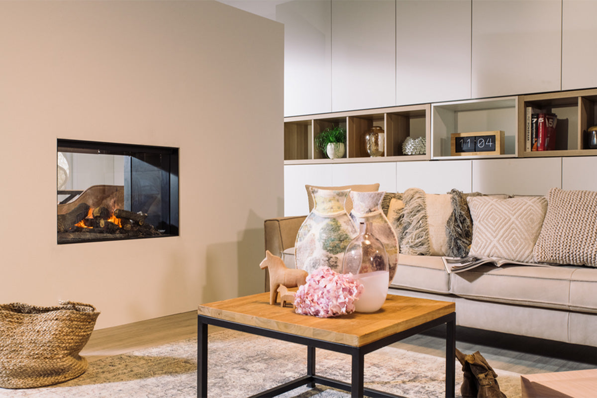 Faber e-MatriX Mood 800/500 ST in moderne woonkamer met brandend haardvlak