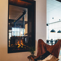 Faber e-matrix Vertical 800/1600 ST ingebouwde haard in woonkamer