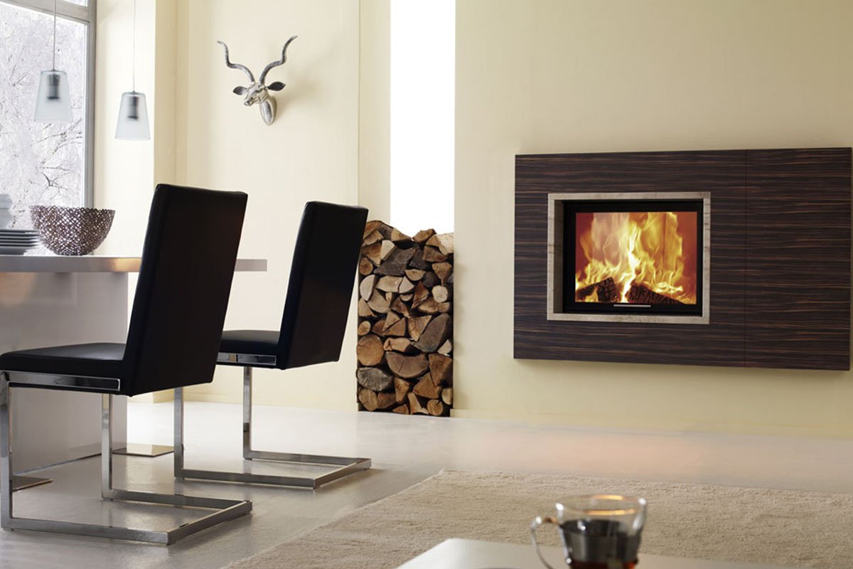 Spartherm Linear Front 67x57 brandend in moderne woonkamer