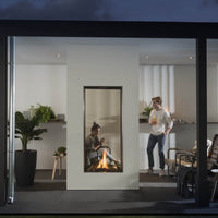 Element4 Sky Large Tunnel Outdoor in moderne showroom met zichtbare vlammen