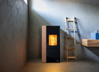 Nobis A10 Style pelletkachel in moderne badkamer met ladder en wastafel