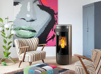Nobis A11 Round Steel kachel in moderne woonkamer met brandend vuur