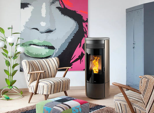 Nobis A11 Round Steel kachel in moderne woonkamer met brandend vuur