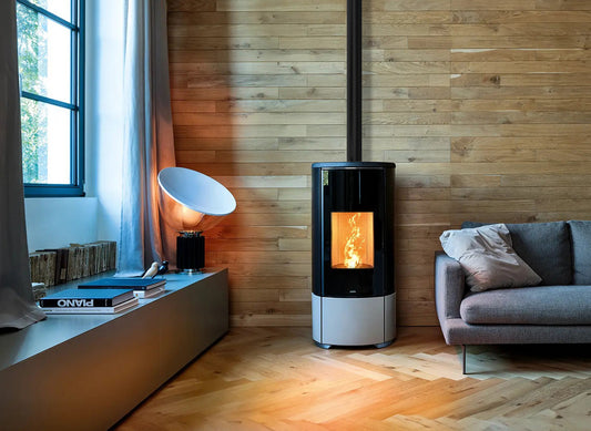 Nobis A8 Round Top Keramiek in moderne woonkamer, met brandend vuur