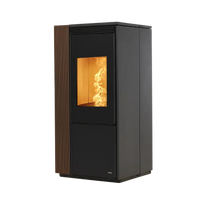 Nobis A8 Style pelletkachel met zichtbare vlammen, zwart met houten zijkant