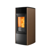 Nobis A9 Zenith pelletkachel in bruin en zwart, met zicht op vlammen