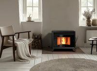 Nobis B10 Ulisse Classic pelletkachel in een lichte woonkamer