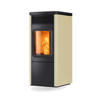 Nobis N70 pelletkachel beige en zwart met zichtbare vlammen