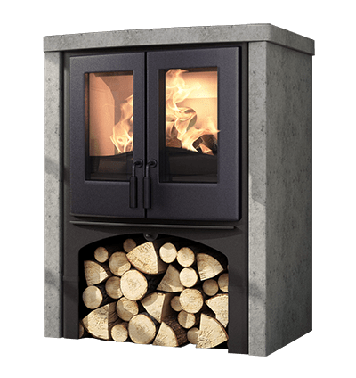 Nordic Fire Lodge houtkachel met brandend vuur en houtvak