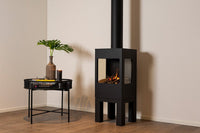 Wanders Onyx Original gaskachel in een woonkamer met bijzettafel en decoratie