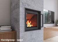 Altech Max Massiv W in moderne woonkamer met ingebouwde haard en zichtbaar vuur