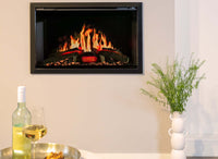 Wanders Orion Traditional 36'' in een woonkamer met brandend haardvuur