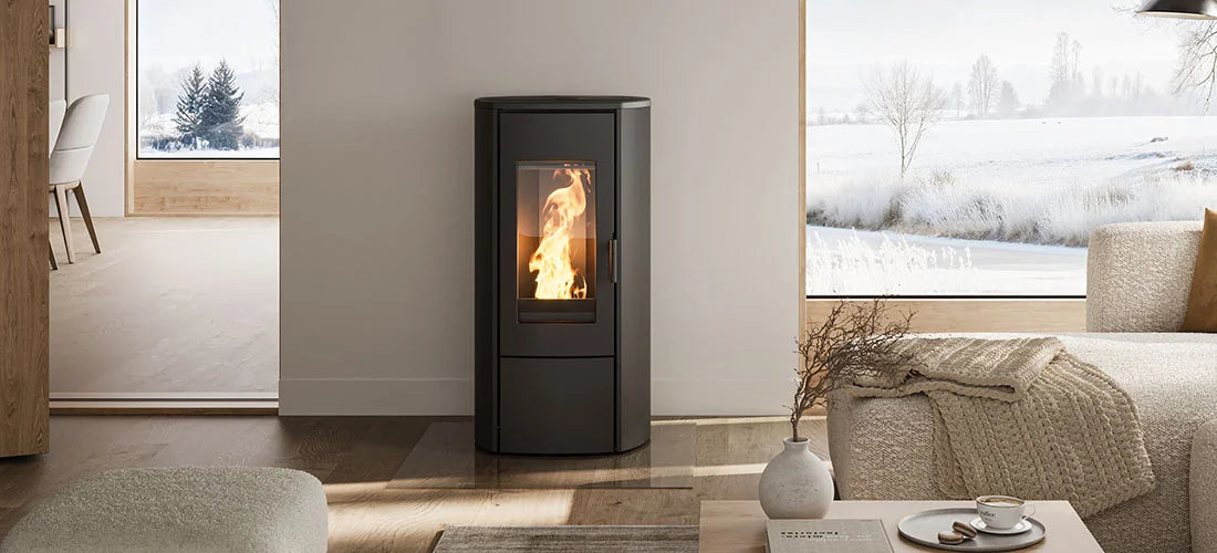 Nordic Fire Ilvar 7 in moderne woonkamer met brandend vuur