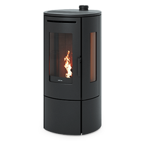 Nordic Fire Tjallmo houtkachel met vlammen, zwart, op witte achtergrond