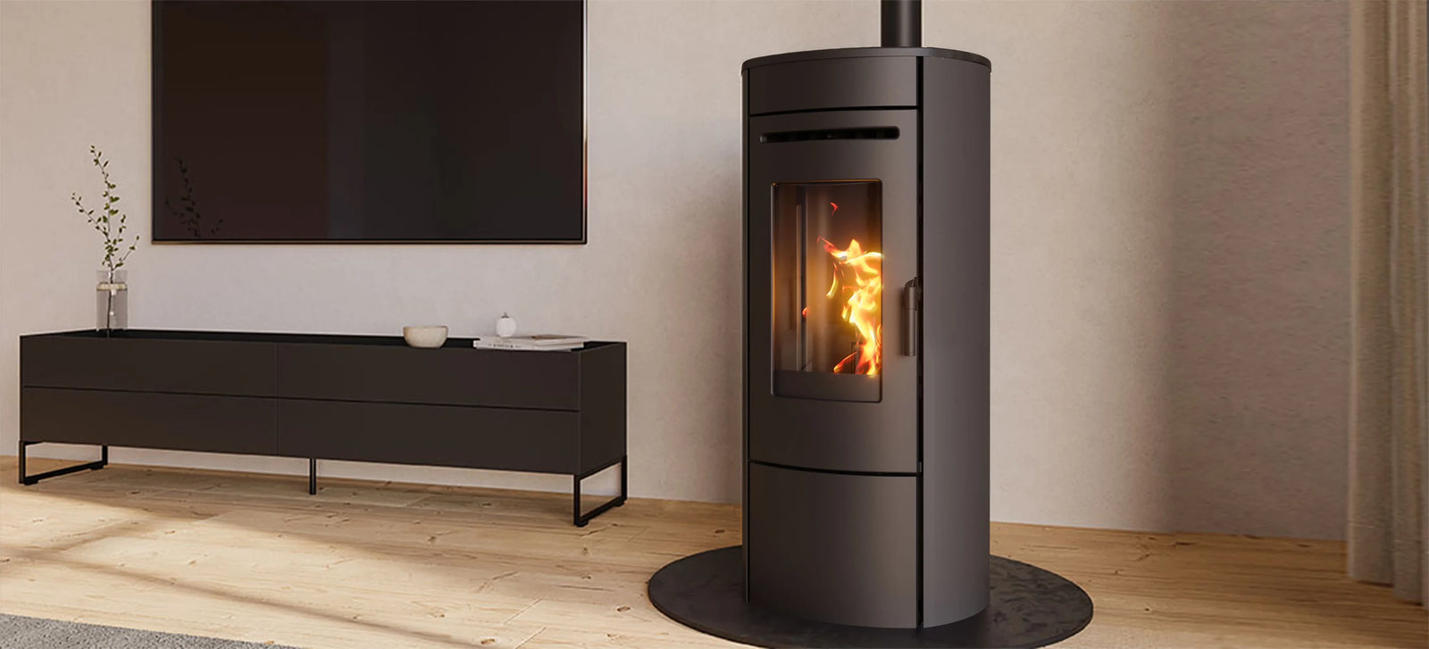Nordic Fire Vigo houtkachel in moderne woonkamer, brandend.