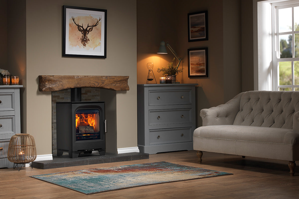 Charlton & Jenrick Purevision Countryman in woonkamer met brandend vuur
