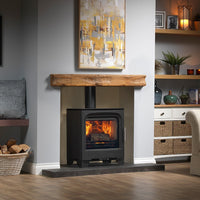 Charlton & Jenrick Purevision Countryman Breed kachel in woonkamer met brandend vuur