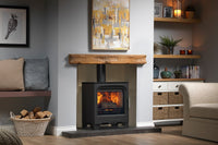 Charlton & Jenrick Purevision Countryman Breed in een moderne woonkamer met brandend vuur