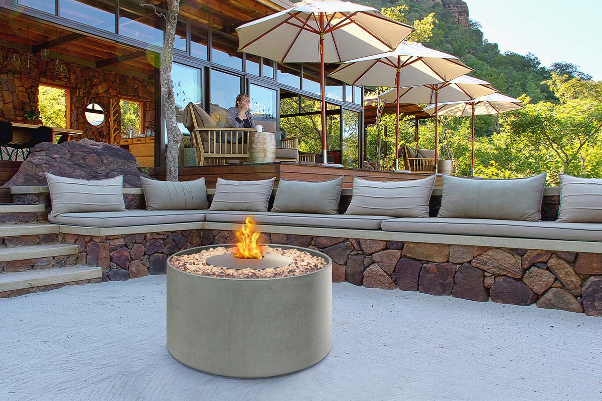 Icon Fires Round Burner op terras met vlammen