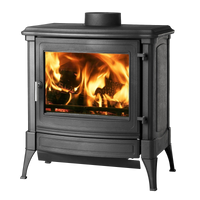 Nestor Martin S43 houtkachel met brandend vuur op witte achtergrond