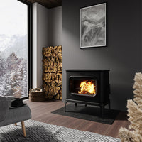 Dovre SAGA 301 in moderne woonkamer met brandend vuur