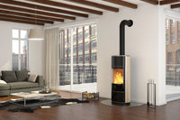 Spartherm Senso L houtkachel in moderne woonkamer met zichtbare vlammen