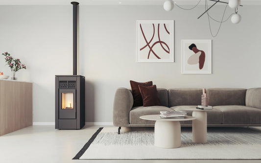 Ferlux Venus pelletkachel in moderne woonkamer met brandend vuur