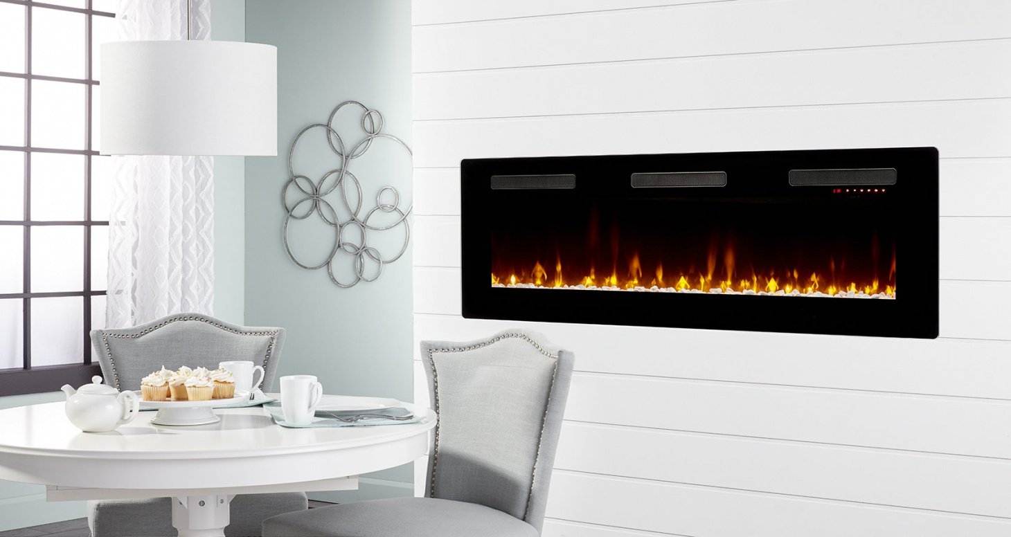 Dimplex Sierra 60" elektrische haard in moderne eetkamer met brandend vlameffect