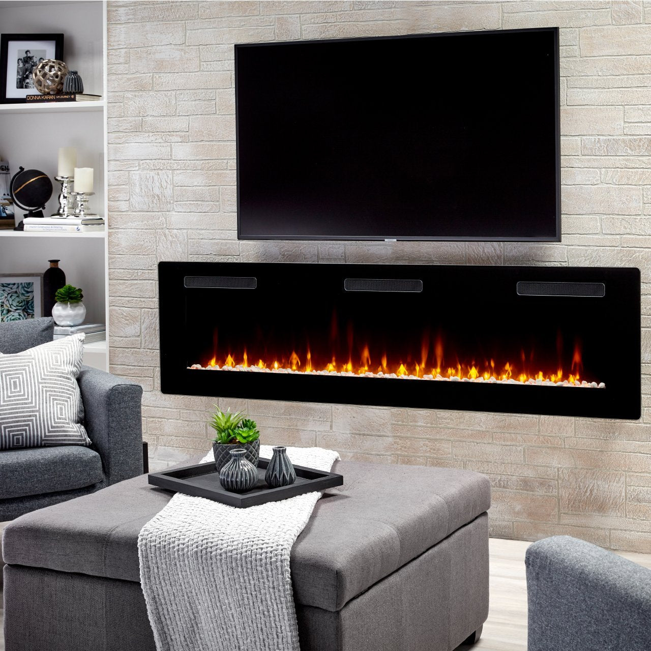 Dimplex Sierra 72" elektrische haard in woonkamer met vlammen
