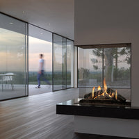 Element4 Sky Small Roomdivider in moderne woonkamer met glazen wanden en vlammen