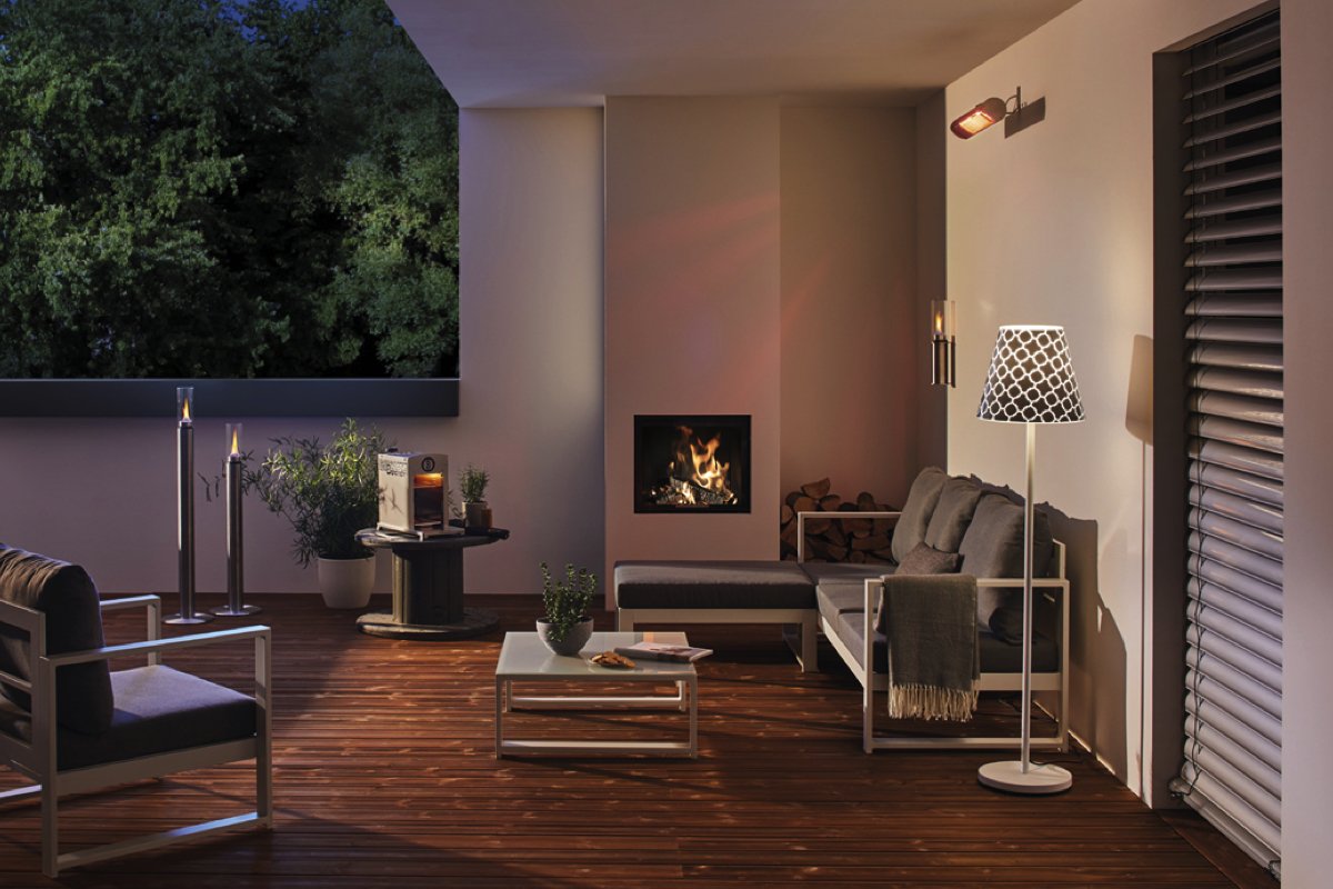 Spartherm Linear Front 60x51 ingebouwd in moderne woonkamer met brandend vuur