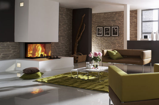 Spartherm Linear Triple 80x41x50 ingebouwd in moderne woonkamer met brandend vuur