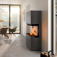 Spartherm Lean Saphir in moderne woonkamer met brandend vuur