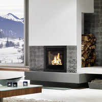 Spartherm Swing Inzet 51x45 in moderne woonkamer met brandend vuur