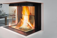 Spartherm Premium Triple 80x41x50 in moderne hoekopstelling met brandend vuur