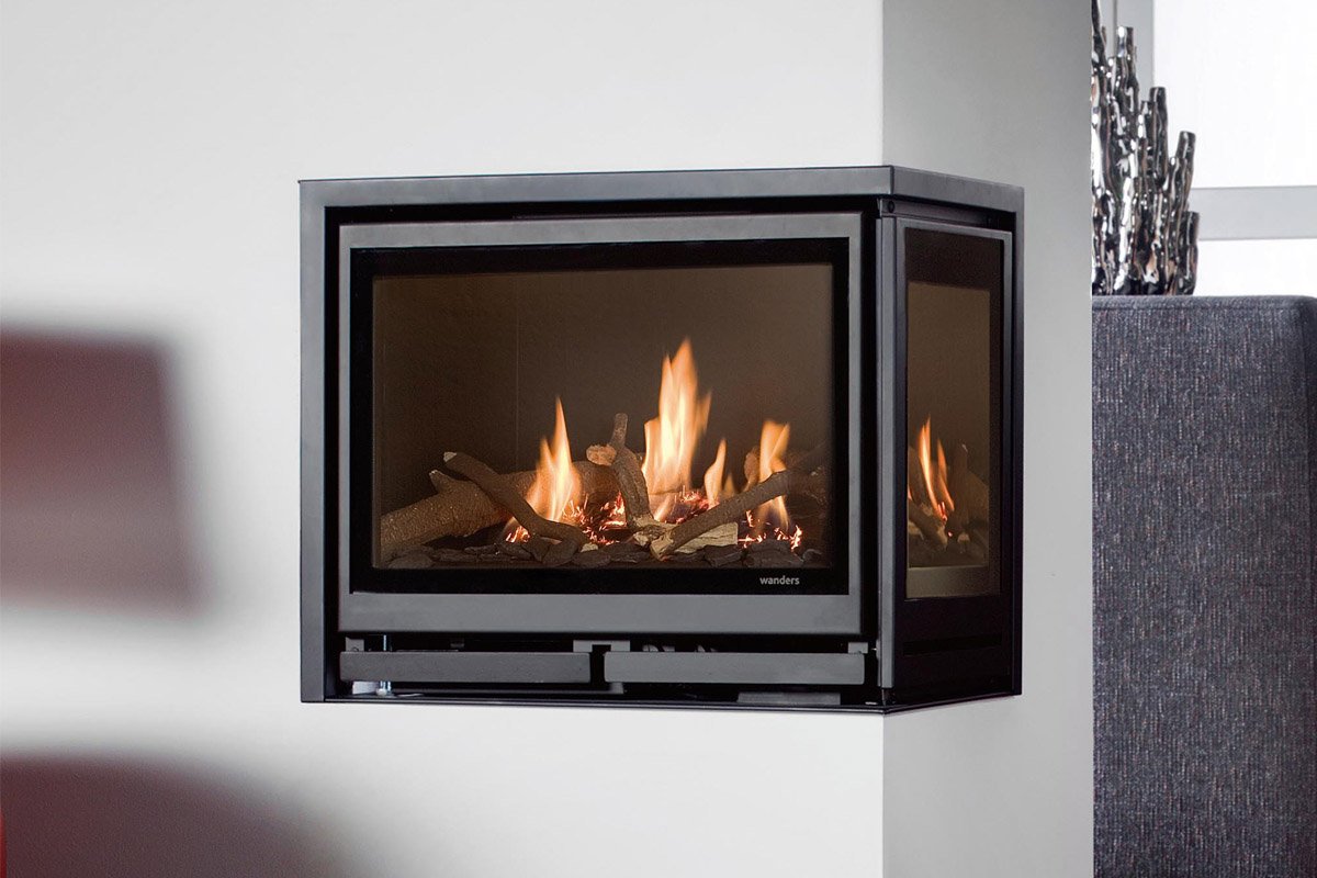 Wanders Square 60 hoek inzet gas in moderne woonkamer met brandend vuur