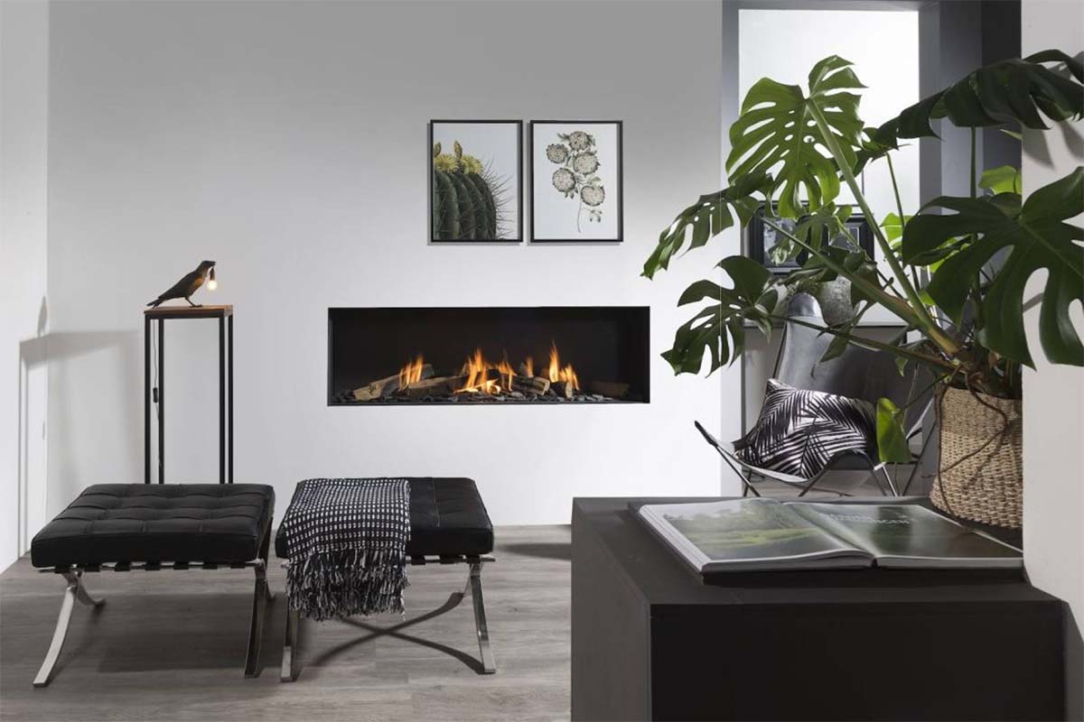Element4 Summum 140 front in moderne woonkamer met brandend haardvuur