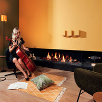 Element4 Summum 190 3-zijdige haard in moderne woonkamer met brandend vuur