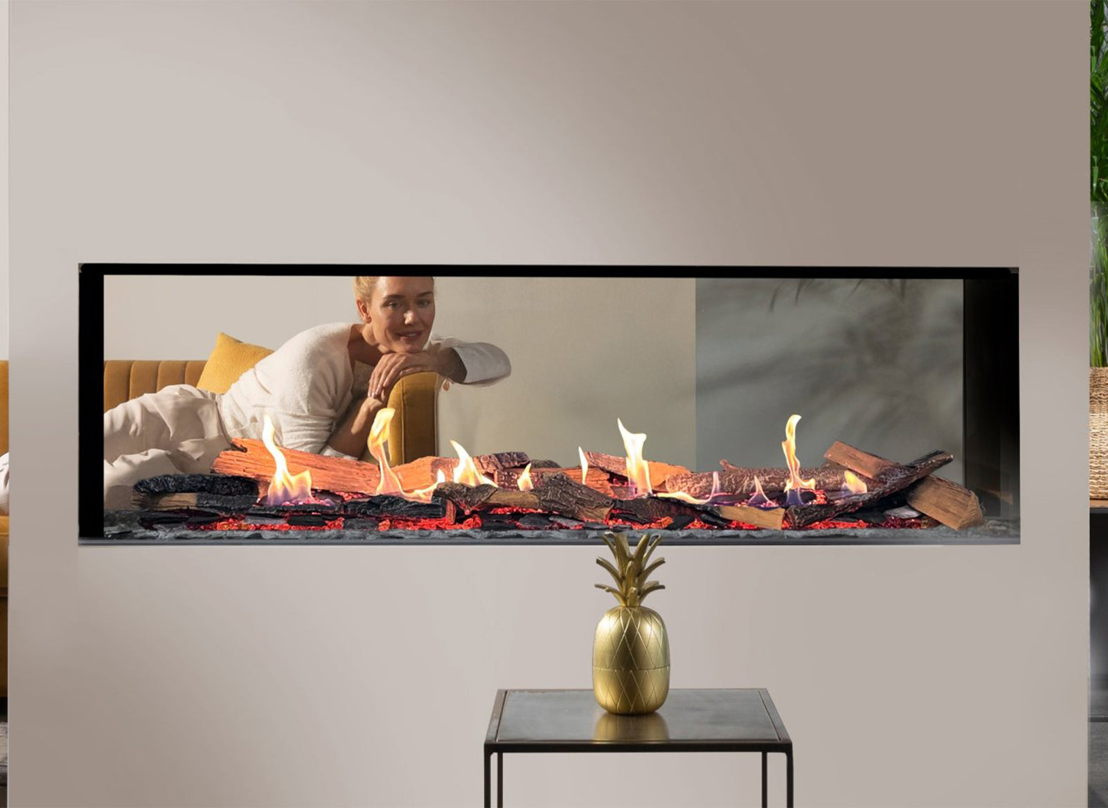 Element4 Summum 140 Tunnel Bio ingebouwd in woonkamer met zicht op haardvuur