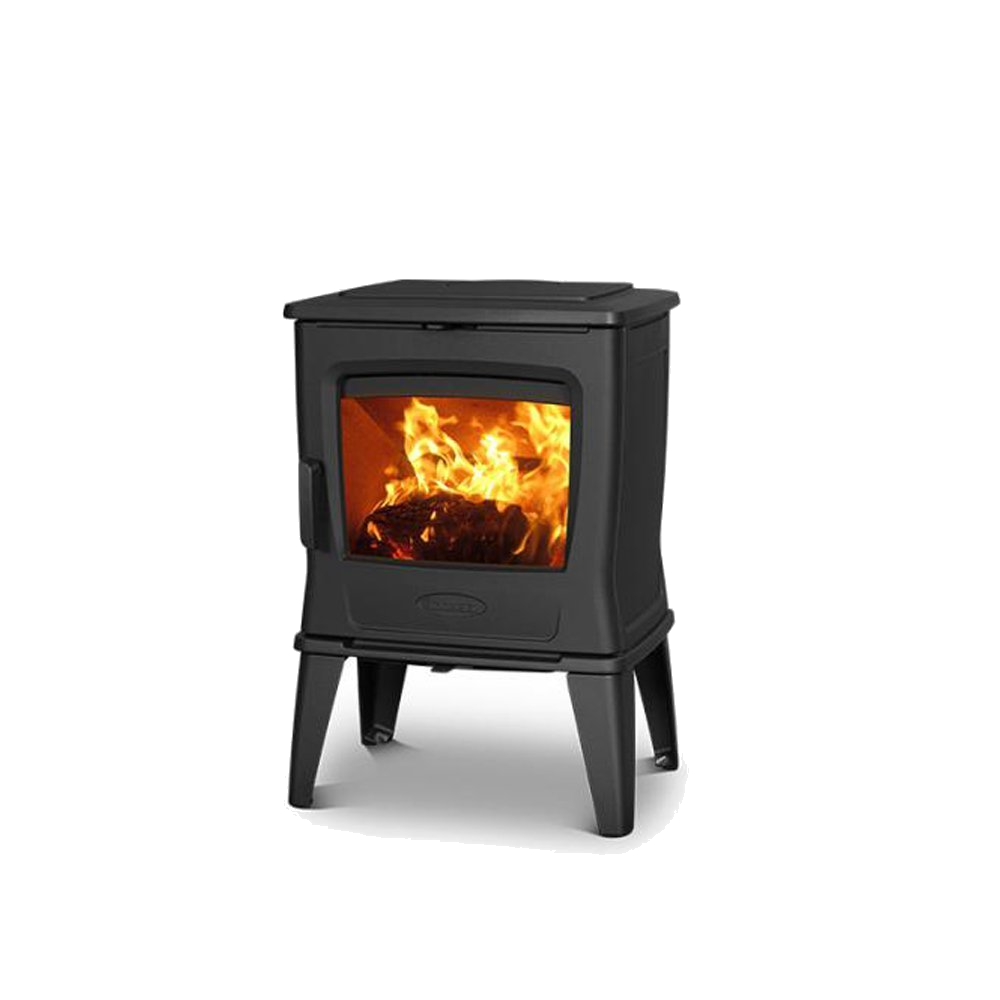 Dovre TAI35WT houtkachel met brandend vuur op witte achtergrond