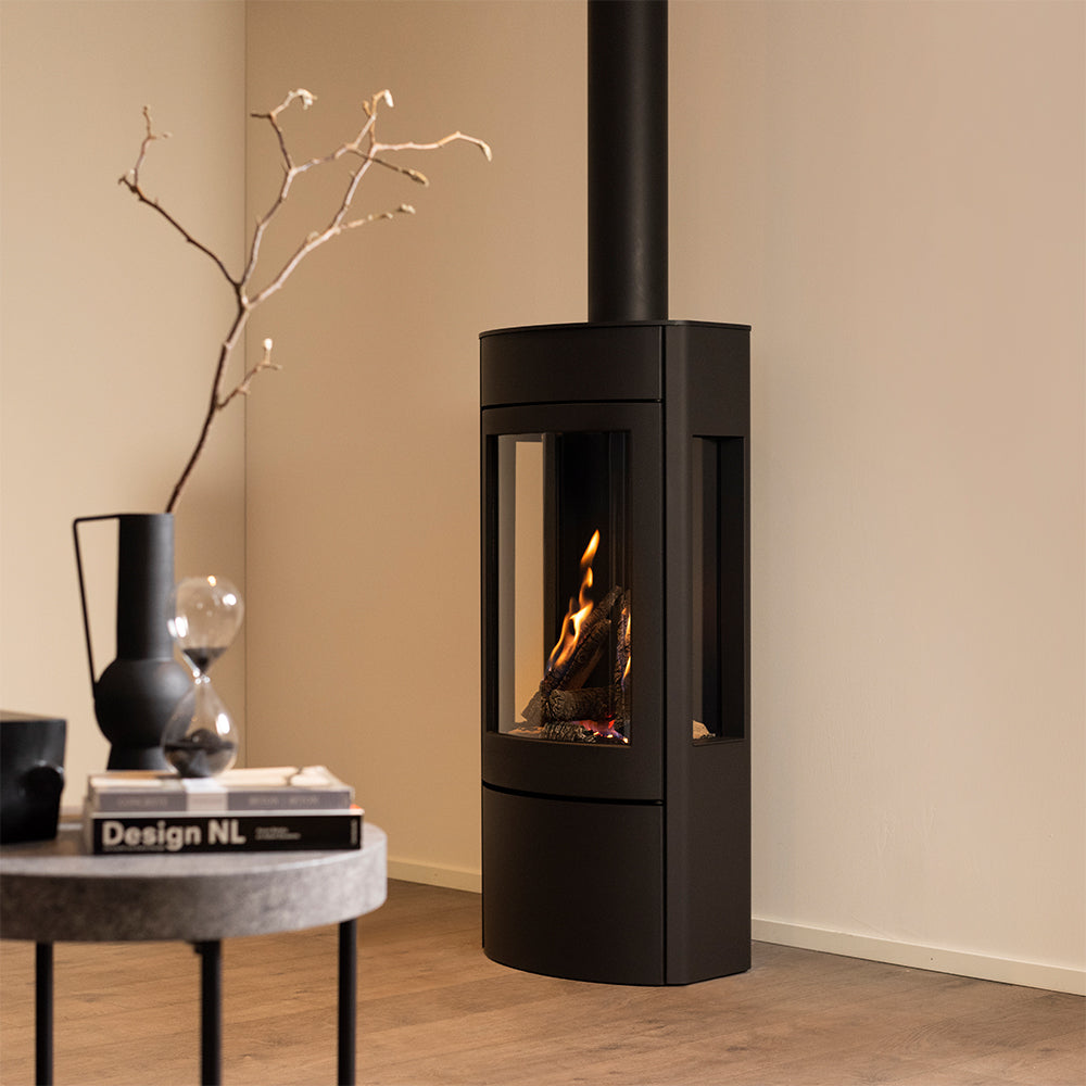 Wanders Tali XL 3-zijdig gaskachel in moderne woonkamer met brandend vuur