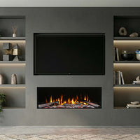 Trimline Fires 100E Solus Plus brandt in een moderne wandkast met open boekenplanken.