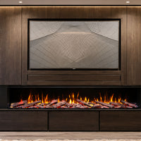 Trimline Fires 220E Solus Plus ingebouwd in een houten wand met vlammend houtvuur