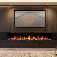 Trimline Fires 220E Solus Plus ingebouwd in een donkere houten wand met brandende vlammen