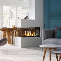 Trimline Fires 85 Room Divider met brandend vuur in een moderne woonkamer