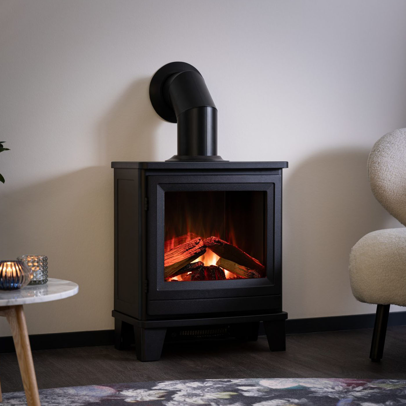Trimline Fires Horizon houtkachel met zichtbare vlammen in een woonkamer